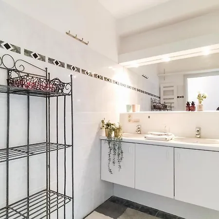 2 Bedroom Lovely In Διαμέρισμα *