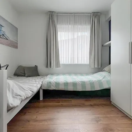 2 Bedroom Lovely In Lägenhet Oostende